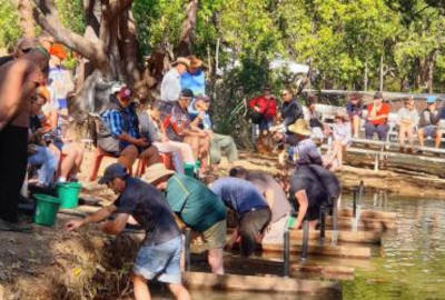 Gold panning at Pine Creek Gold panning at Pine Creek