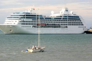 Cruise ship and yacht on Darwin Harbour