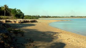 A different view of Fannie Bay Beach
on an afternoon neap tide. A different view of Fannie Bay Beach
on an afternoon neap tide.