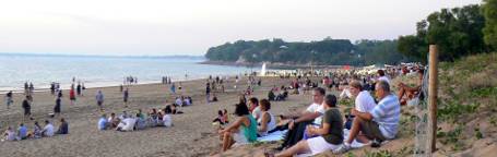 Marget goers enjoy Mindil Beach
