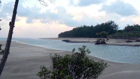 Sandy Creek seperates Casuarina Beach and Lee Point Beach