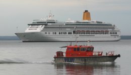 Aurora and pilot vessel Mathew Flinders